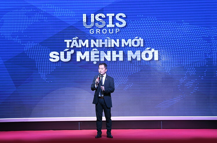 Mr. Chris Loc Dao (Chairman of Management Board of USIS Group) introduced about USIS Group with “New vision – New mission”